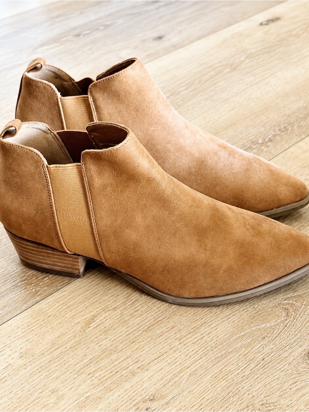 Report Suede Chelsea Ankle Boots in Camel